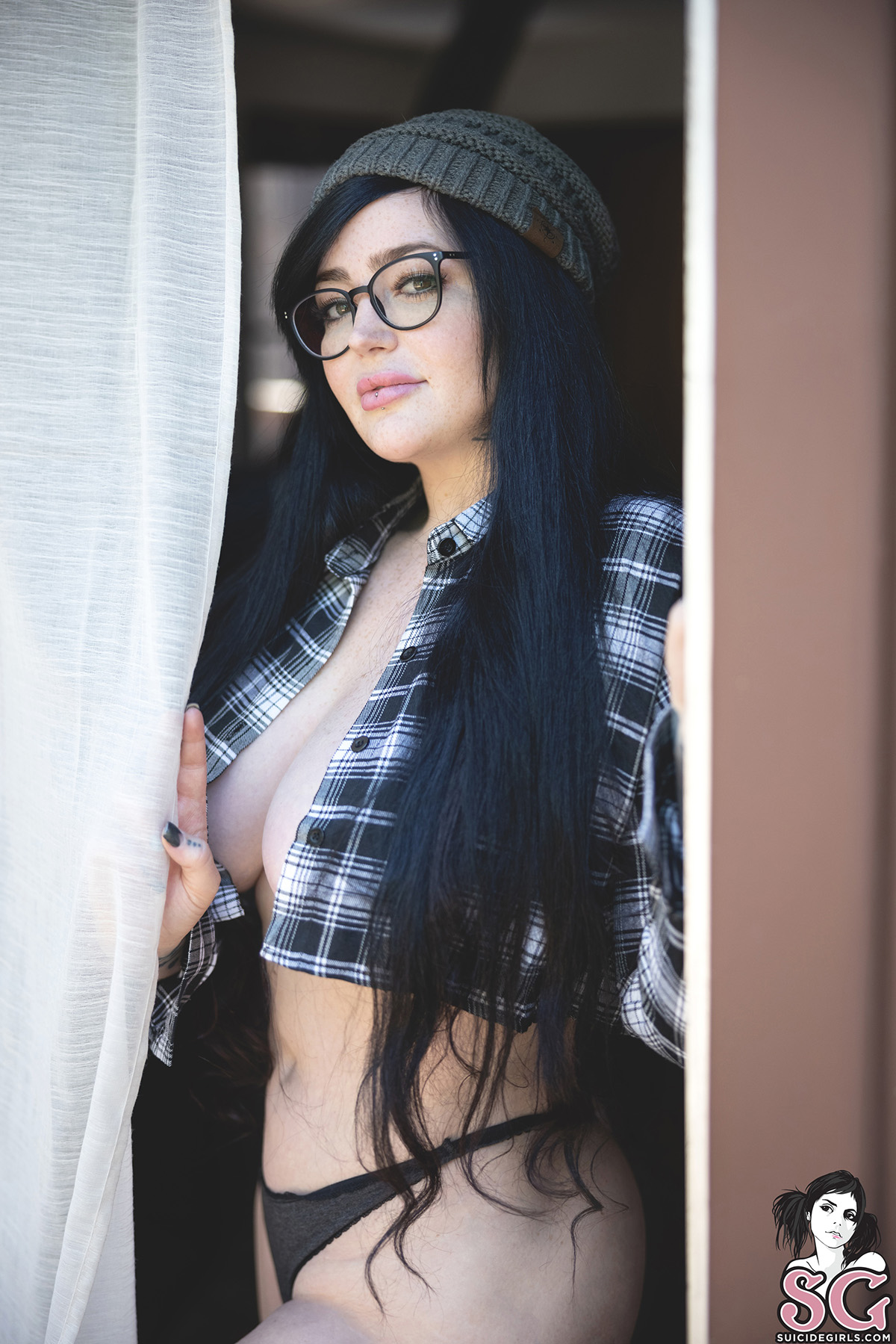 https://content3.fwwgo.com/suicidegirls.com/1013/02.jpg